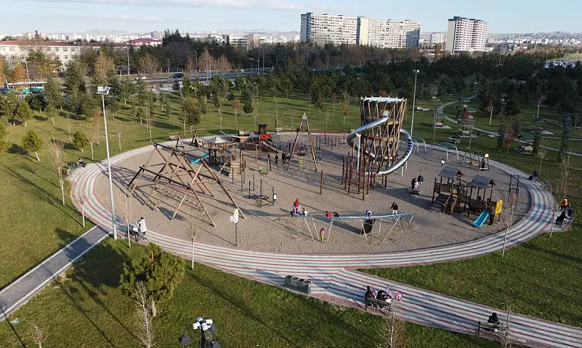 Kayserililer kışın da millet bahçesinde buluşuyor