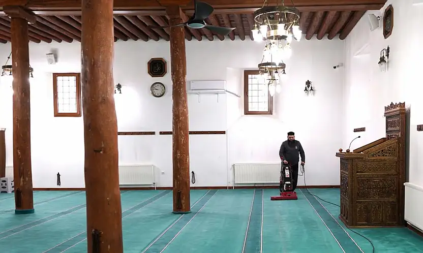 Melikgazi'de Camiler Ramazan'a hazırlanıyor