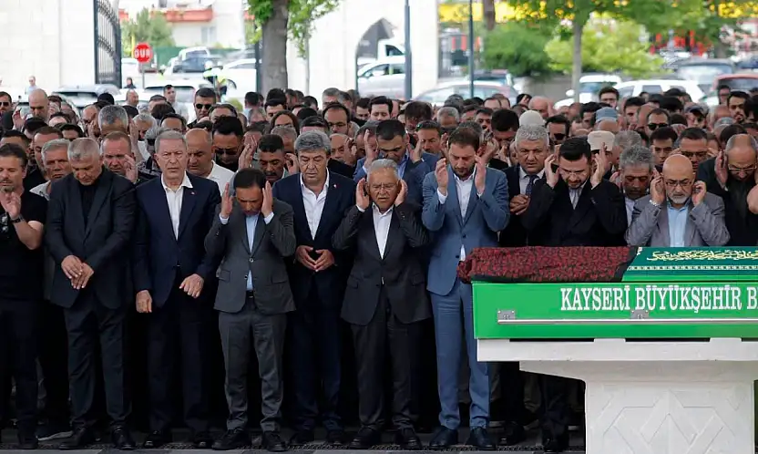 Mimarsinan OSB Başkanı Mehmet Arar'ın babası son yolculuğuna uğurlandı