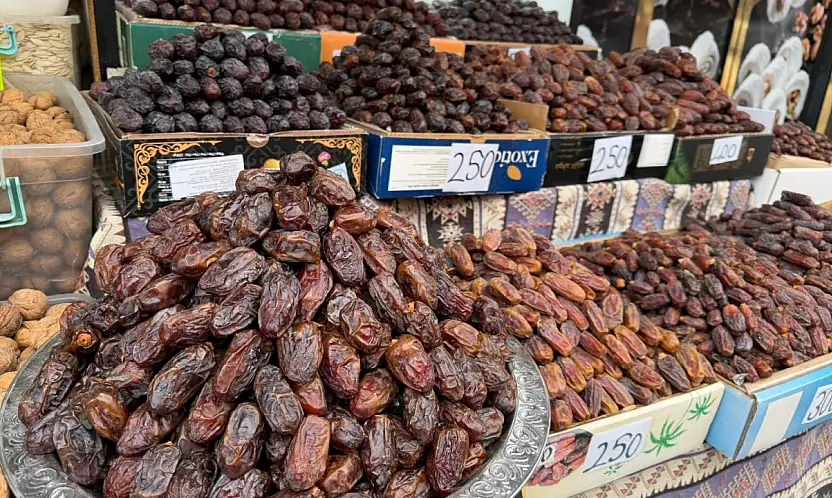 Ramazan ayının gözdesi hurma tezgahlardaki yerini aldı