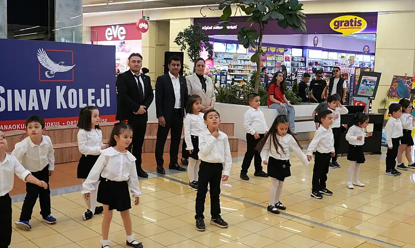 Sınav Koleji Öğrencilerinden AVM'de Bilim ve Sanat Şöleni