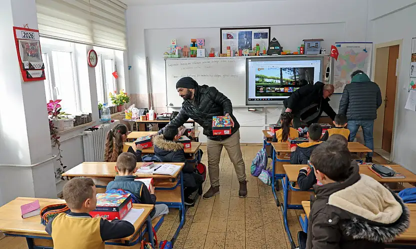 Talas'ta 813 öğrenciye kışlık ayakkabı desteği