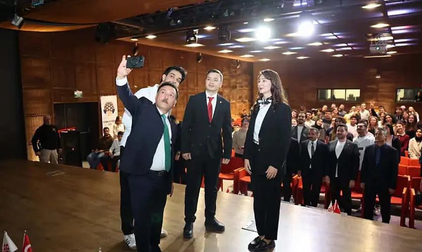 Vali Çiçek, AGÜ öğrencileriyle söyleşide buluştu