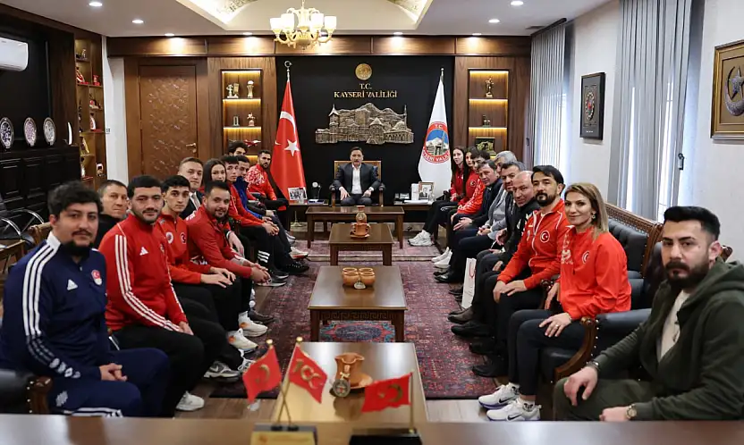 Vali Çiçek, Şampiyon sporcuları makamında ağırladı