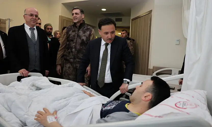 Vali Çiçek'ten yaralı polise ziyaret