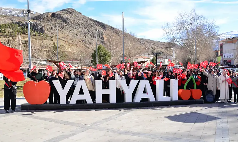 Yahyalı'da 'İlk Ders: Bayrak Sevgisi' yürüyüşü