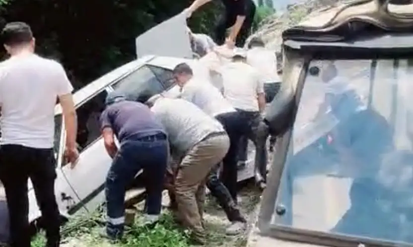 Yahyalı'da otomobil su kanalına düştü