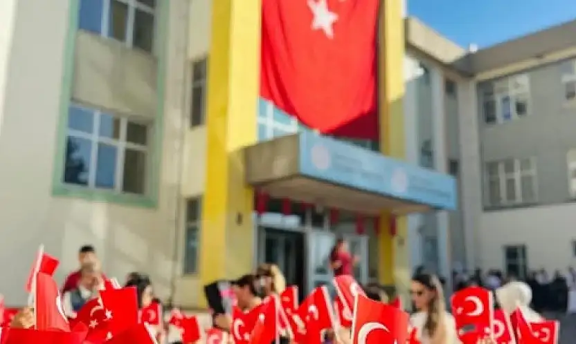Yeni döneme Türk bayraklarıyla başlanacak